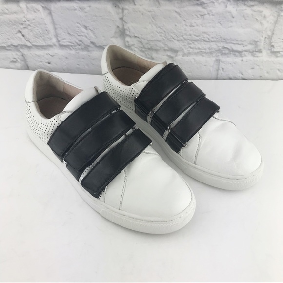 Vince Camuto Shoes - Vince Camuto Leather Sneakers ♥️Great Condition